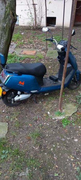 Vând moped electric.