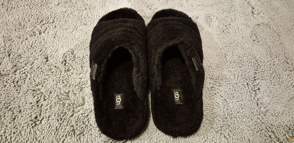 Vand Papuci bărbătești UGG corespund pentru măsură 42