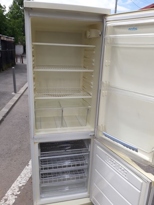 Frigider Arctic model nou Zanussi Whirpool