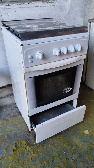Продам газовую плиту Б/У