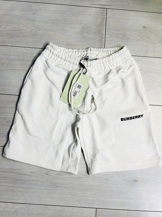 Pantaloni Scurti albi burbbery 2026