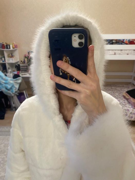 Продам эко шубу белого цвета