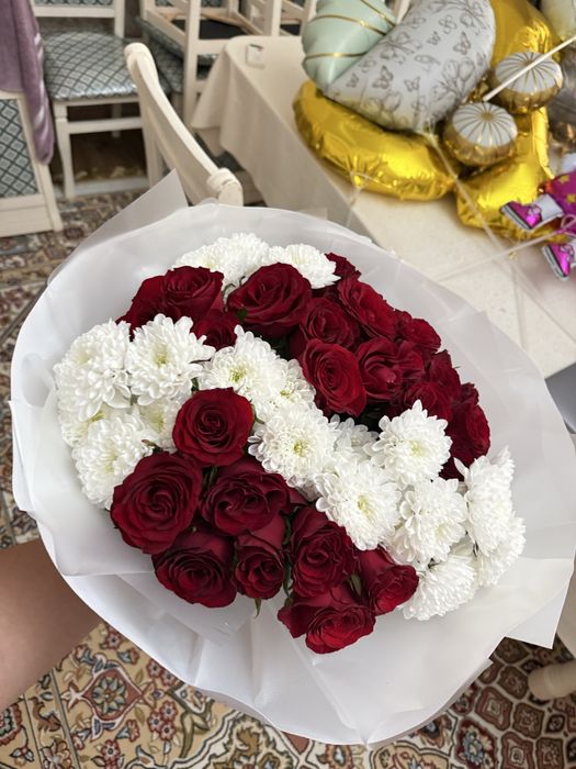 Цветы свежие.Түнде ғана келді