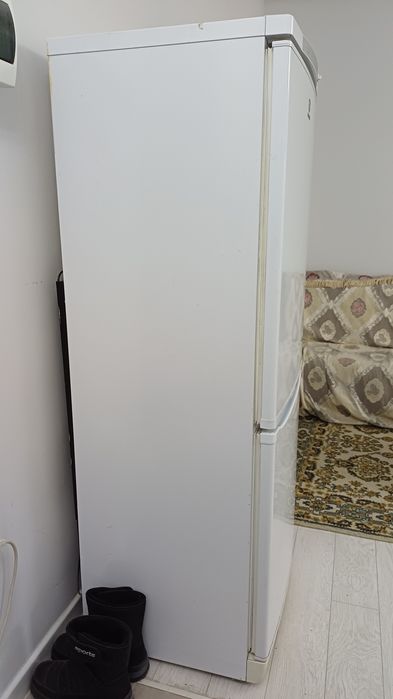 Холодильник Indesit