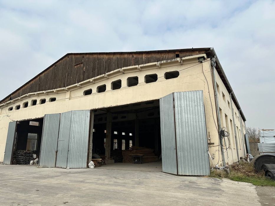 Сдаётся в аренду 700 м2 складского помещения