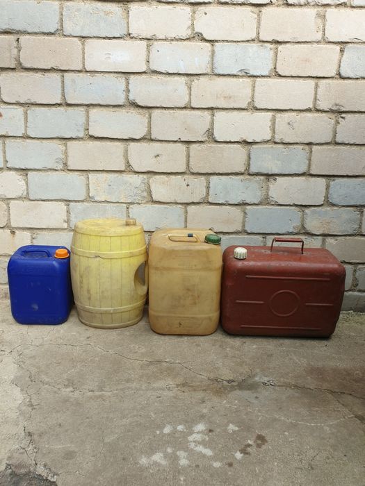 Продам канистры .