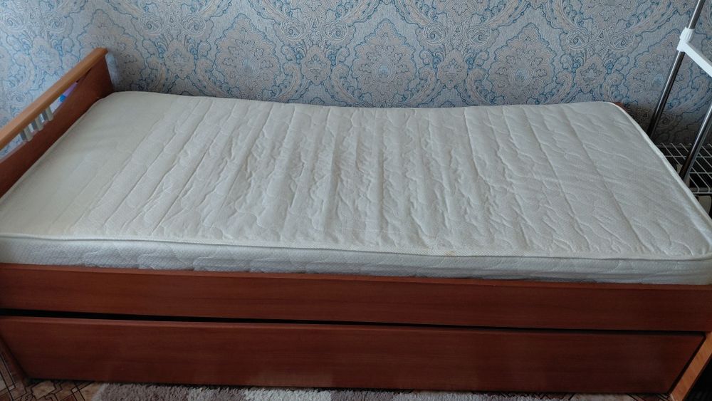 Отдам даром кровать