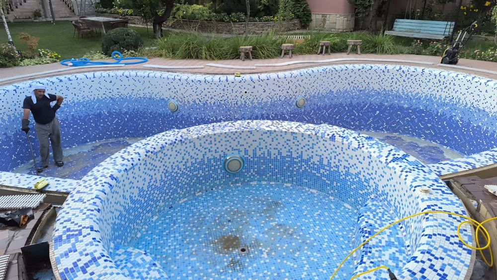 Уборка ,чистка, бассейнов абслуживание.форма аплаты любая.24/7