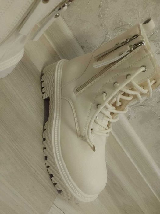 Ayollar uchun oyoq kiyim