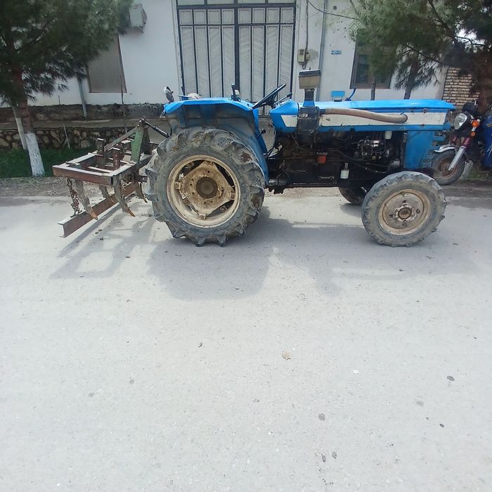 Traktor sotiladi