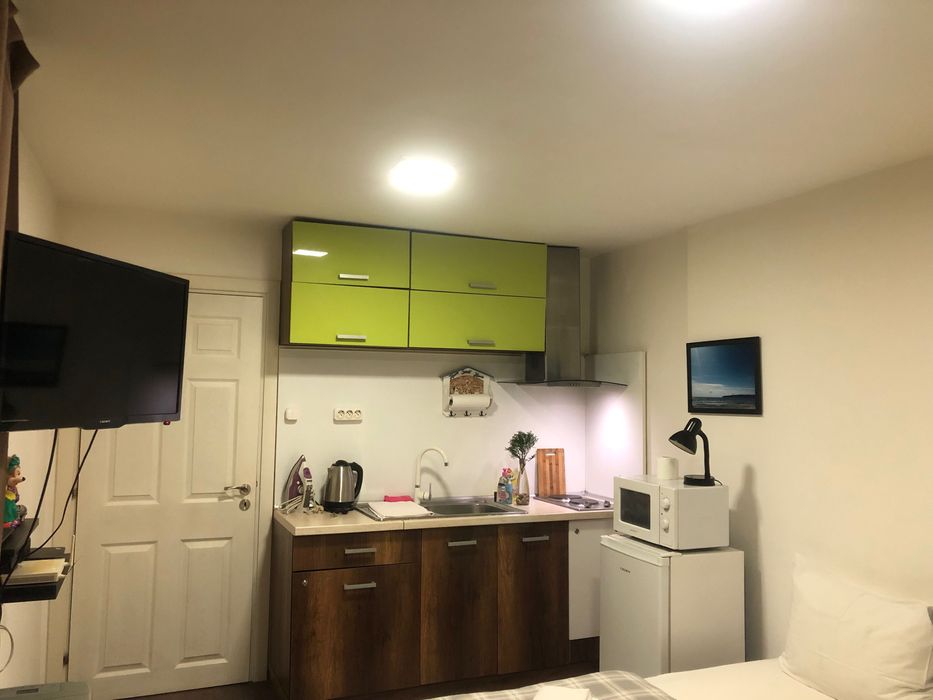 Нощувки в студио Орхидея до Червения площад и ВВМУ