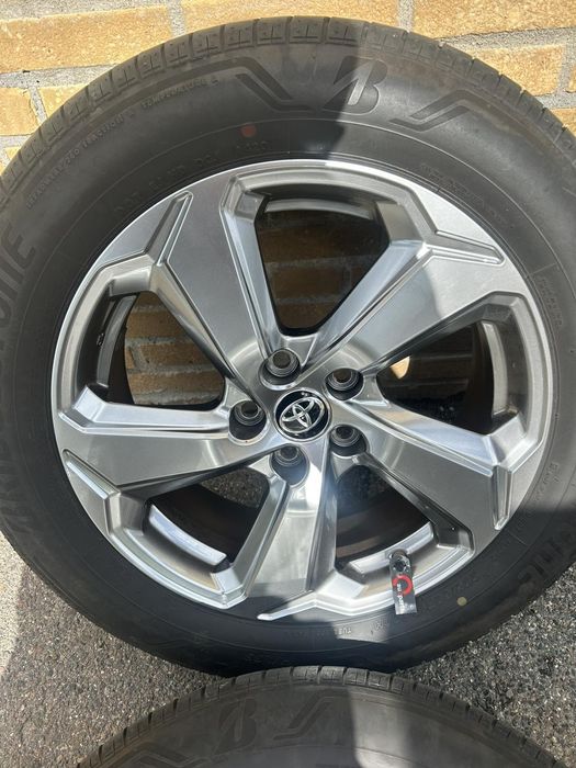 Оригинални джанти с гуми за Toyota Rav4 / Тойота Рав4 18" 5x114,3