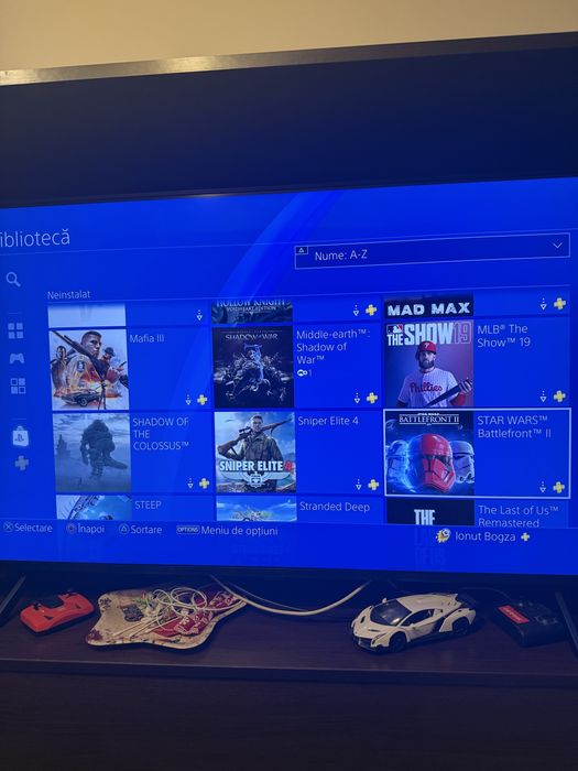 Vand consola ps4 pro + 44 jocuri + 3 controlere