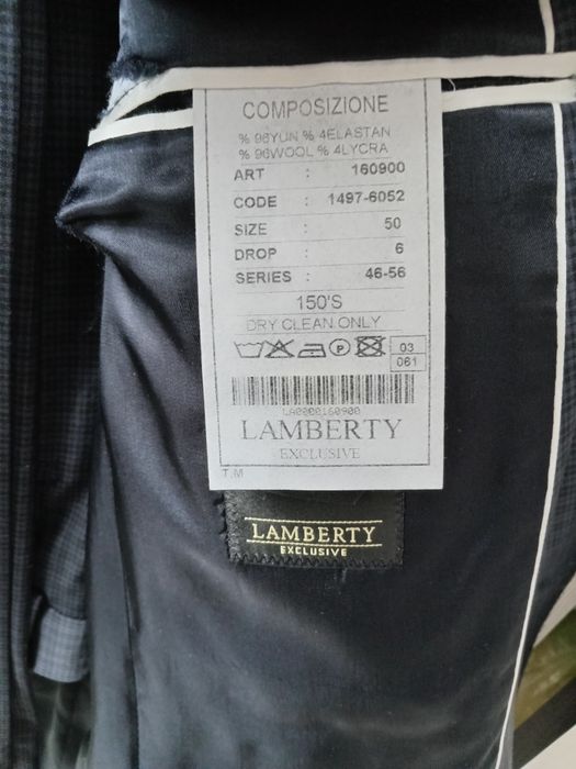 Продам 2 костюма