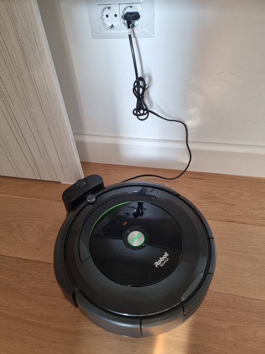 Robot aspirator iRobot Roomba 696