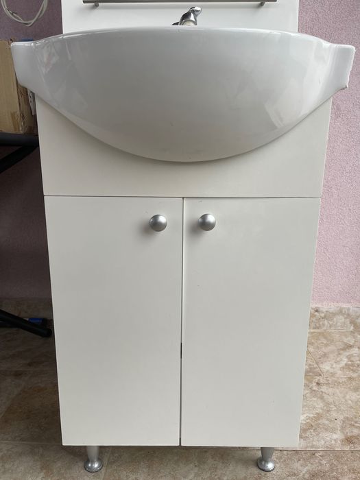 Lavoar baie cu bază și robinet