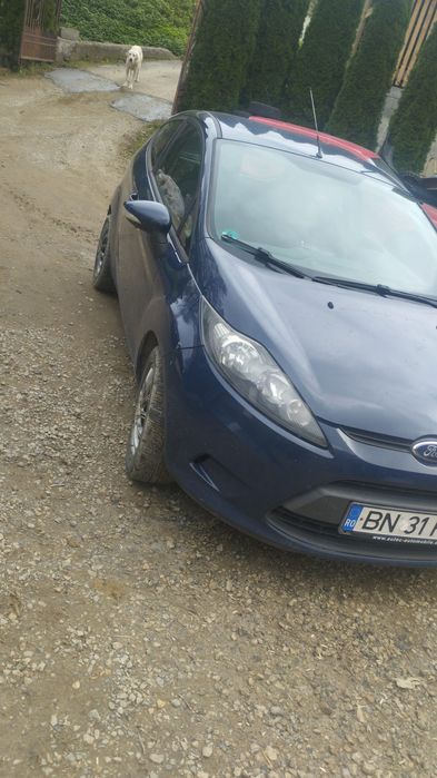 Vând Ford Fiesta