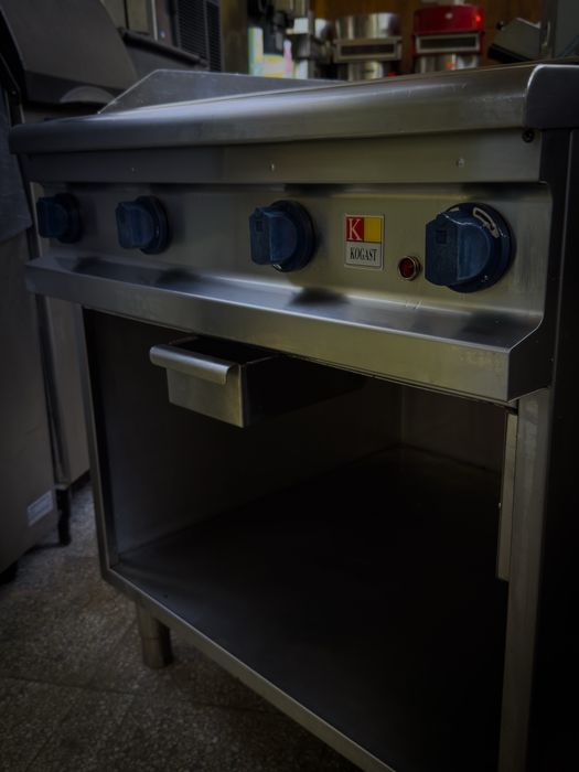 Професионален fry top Kogast незалепващо покритие 12kw
