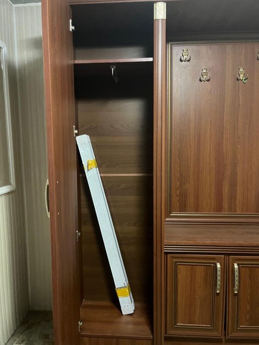 Шкаф в прихожую Б/У