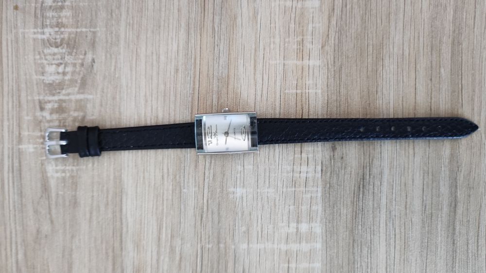 Ръчен дамски часовник, QUARTZ