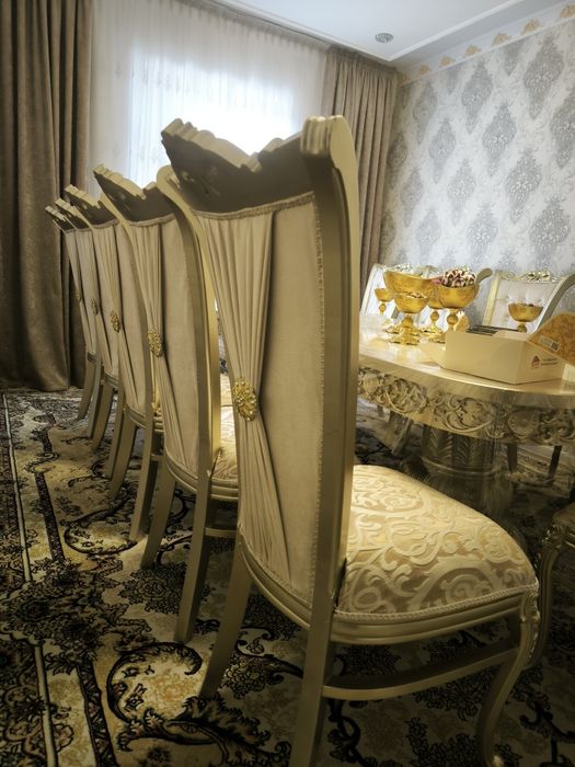 Стол стул сотилади 900$