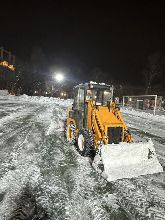 Inchiriez utilaje buldoexcavator miniexcavator