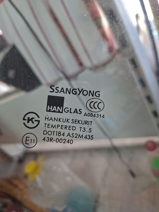 Продам стекло на автомобиль