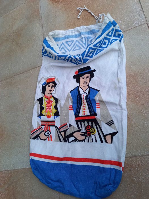 Закачалка с джобове и закачалки-щипки- 2 бр. за 10 лв.