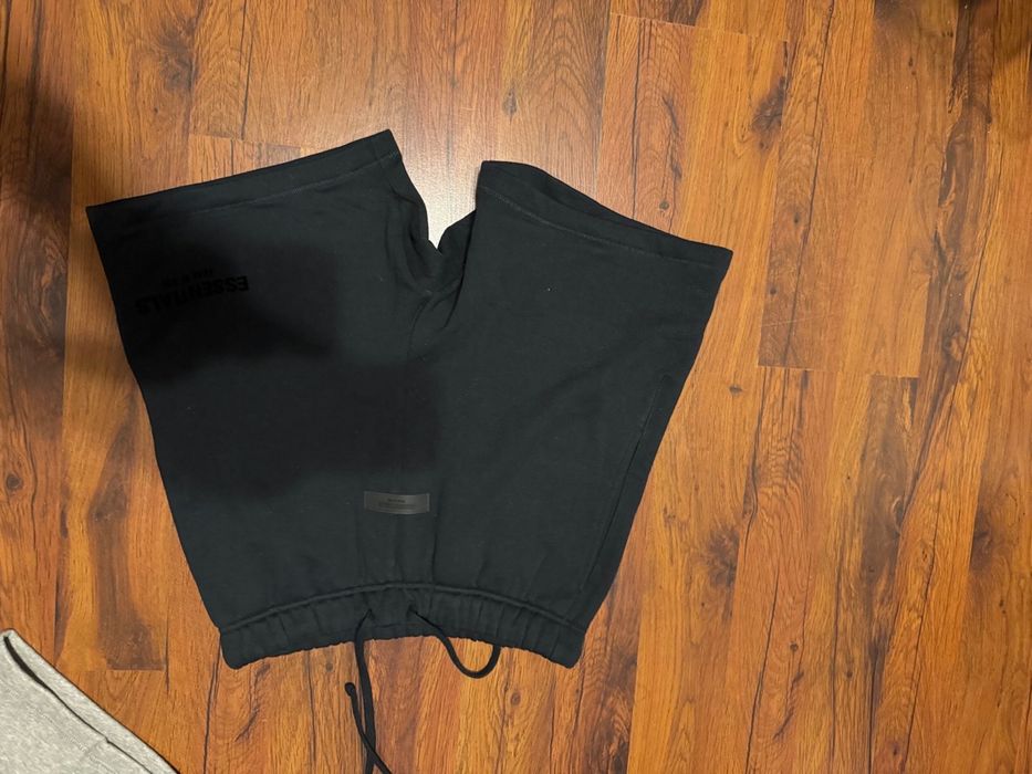 Pantaloni // Essentials \\ Premium / 2025 / Fear Of God