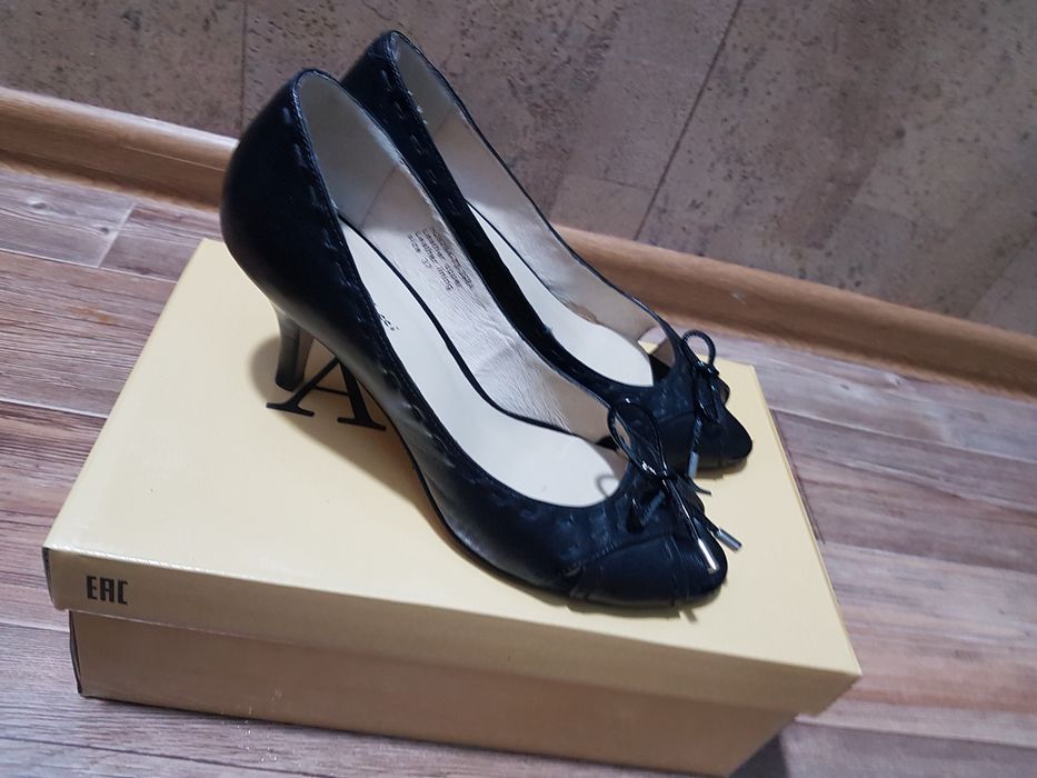 Продаю сапоги женские