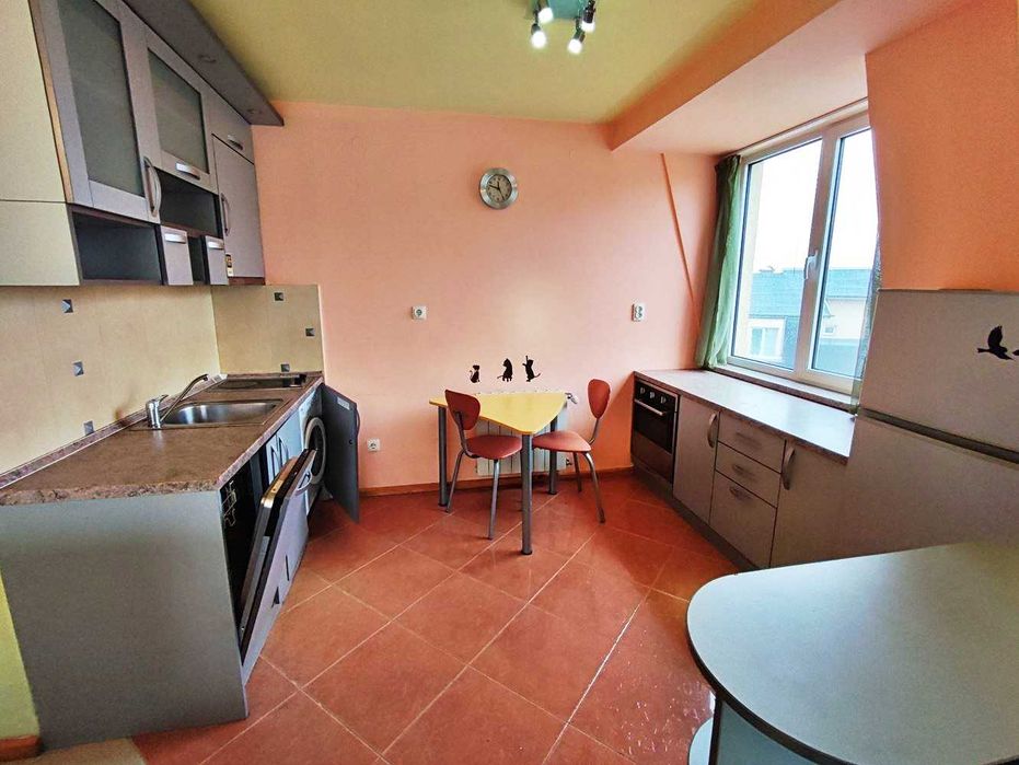 Дава се под наем Тристаен апартамент в София, Хладилника - 95 кв.м за 650 € - Снимка #2