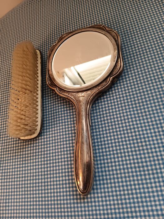 Oglinda și perie veche Alpaka Alpaca argintate, cu blazon, de colectie