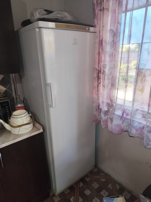 Продам рабочий морозильник