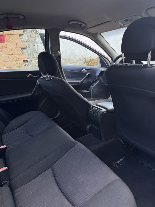 Vând schimb mercedes c 220 an 2006