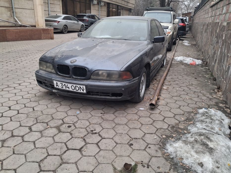 Капот на бмв е39