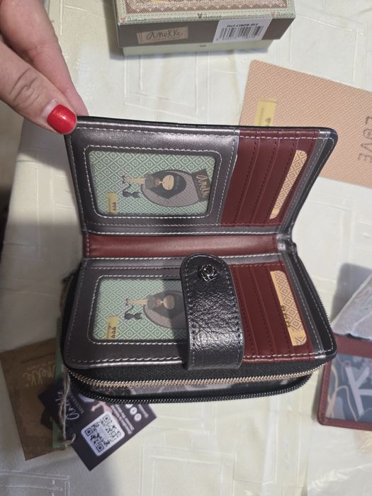 Ново дамско портмоне Анекее