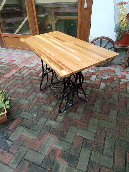 Masa sau birou blat artizanal și mașină de cusut