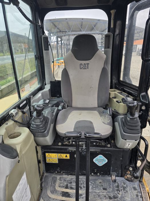 Vand miniexcavator Caterpillar 303 3200 kg