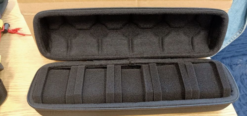 Преносим твърд калъф с цип за 5 часовника