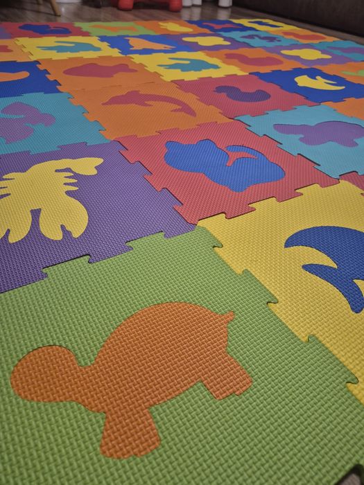 Covor 190x190 puzzle spuma copii