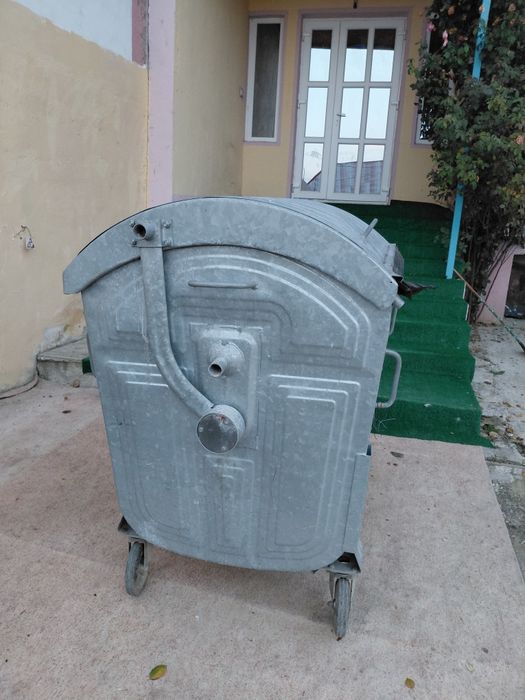 Vănd pubele zincate 1100 litri