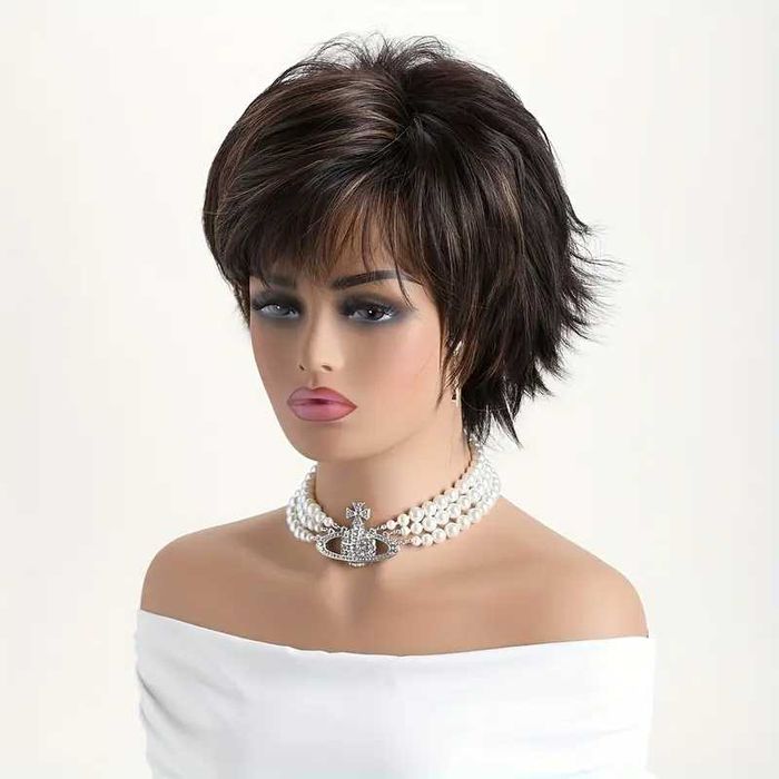 Къса дамска тъмно кафява перука с фини руси кичури