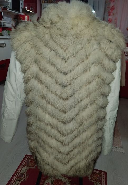Vând haina de blana naturala, mâneci din piele