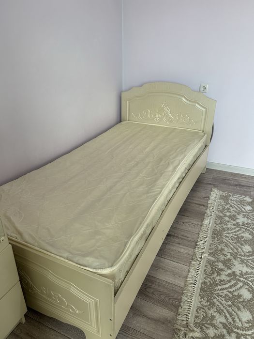 Продам угловые  шкафы и кровати