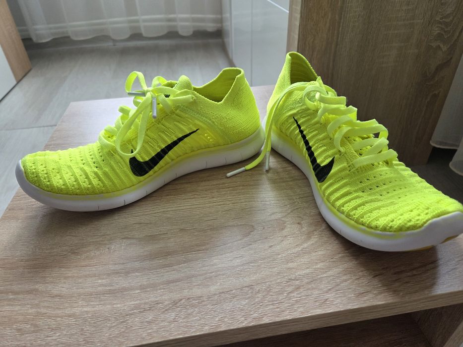 Маратонки NIKE и високи обувки на REPLAY