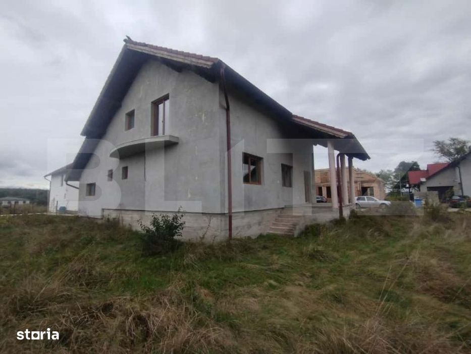 Casa de 140 mp, pe 2 nivele, 4 camere, oras Beclean