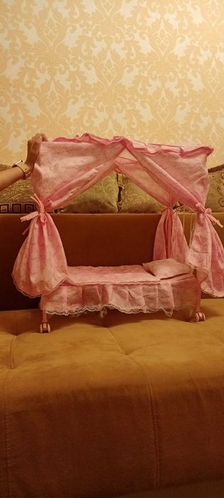 Кроватка с постельным