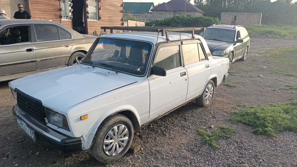 автомобиль ваз 2107
