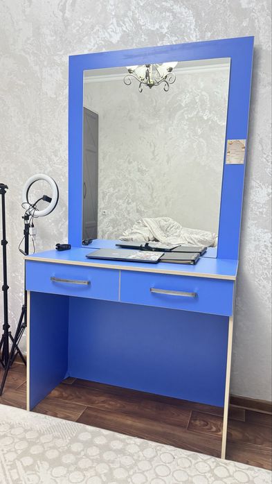 Туалетный столик для парихмахера либо для дома