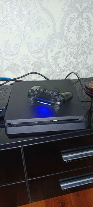 PlayStation 4 Slim 1TB